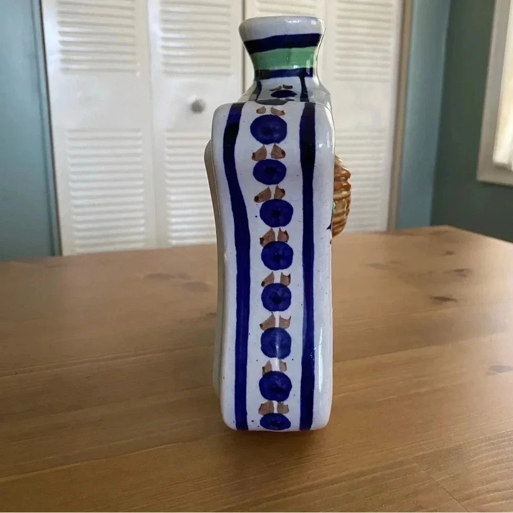 Tonala Lion Decanter, Made in Mexico, Handpainted, 7‎ 3/4” Tall